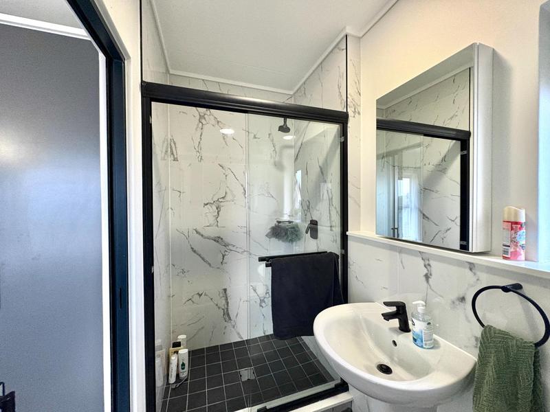 To Let 2 Bedroom Property for Rent in Somerset West Western Cape